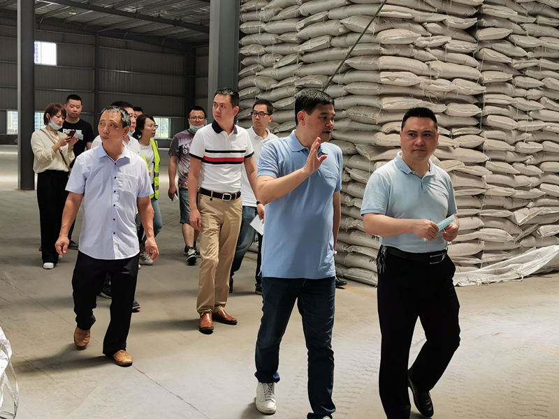 打造廈門(mén)港區(qū)現(xiàn)代化肥物流配送中心--集團(tuán)公司廈門(mén)海滄化肥灌包項(xiàng)目建成投產(chǎn)