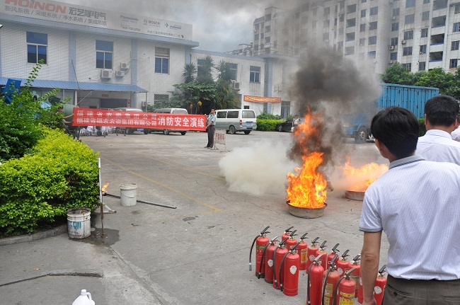 省農(nóng)、福農(nóng)集團(tuán)公司舉辦消防安全講座和消防演練