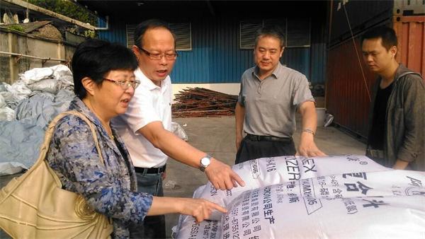 省發(fā)改委、省供銷(xiāo)社有關(guān)處室領(lǐng)導(dǎo)到集團(tuán)公司檢查調(diào)研化肥冬儲(chǔ)工作