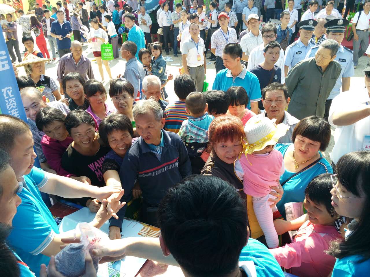 省農(nóng)資流通協(xié)會(huì)主辦、集團(tuán)公司協(xié)辦的第八屆海峽兩岸﹙福建平和﹚農(nóng)資農(nóng)機(jī)“五新”技術(shù)推廣活動(dòng)成功舉辦