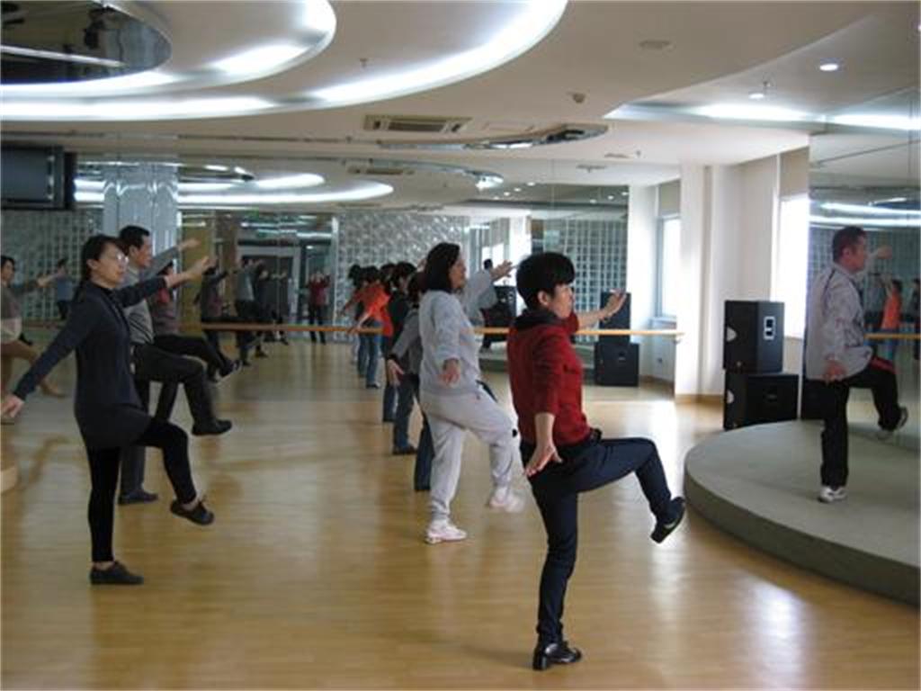 集團公司工會組織員工參加太極拳培訓(xùn)班