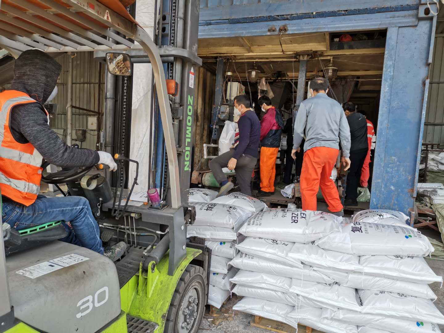 廈門公司物流事業(yè)部戰(zhàn)“疫”保春耕