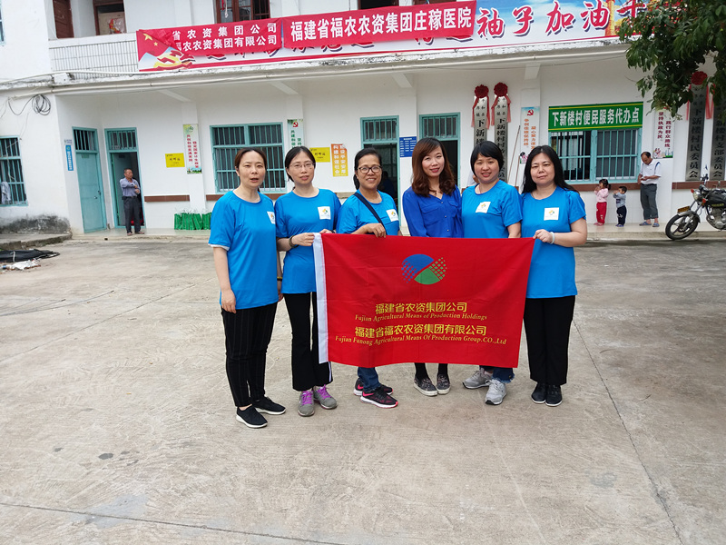 省農(nóng)資集團(tuán)婦女小組參加“送農(nóng) 資科技助春耕扶貧”活動(dòng)