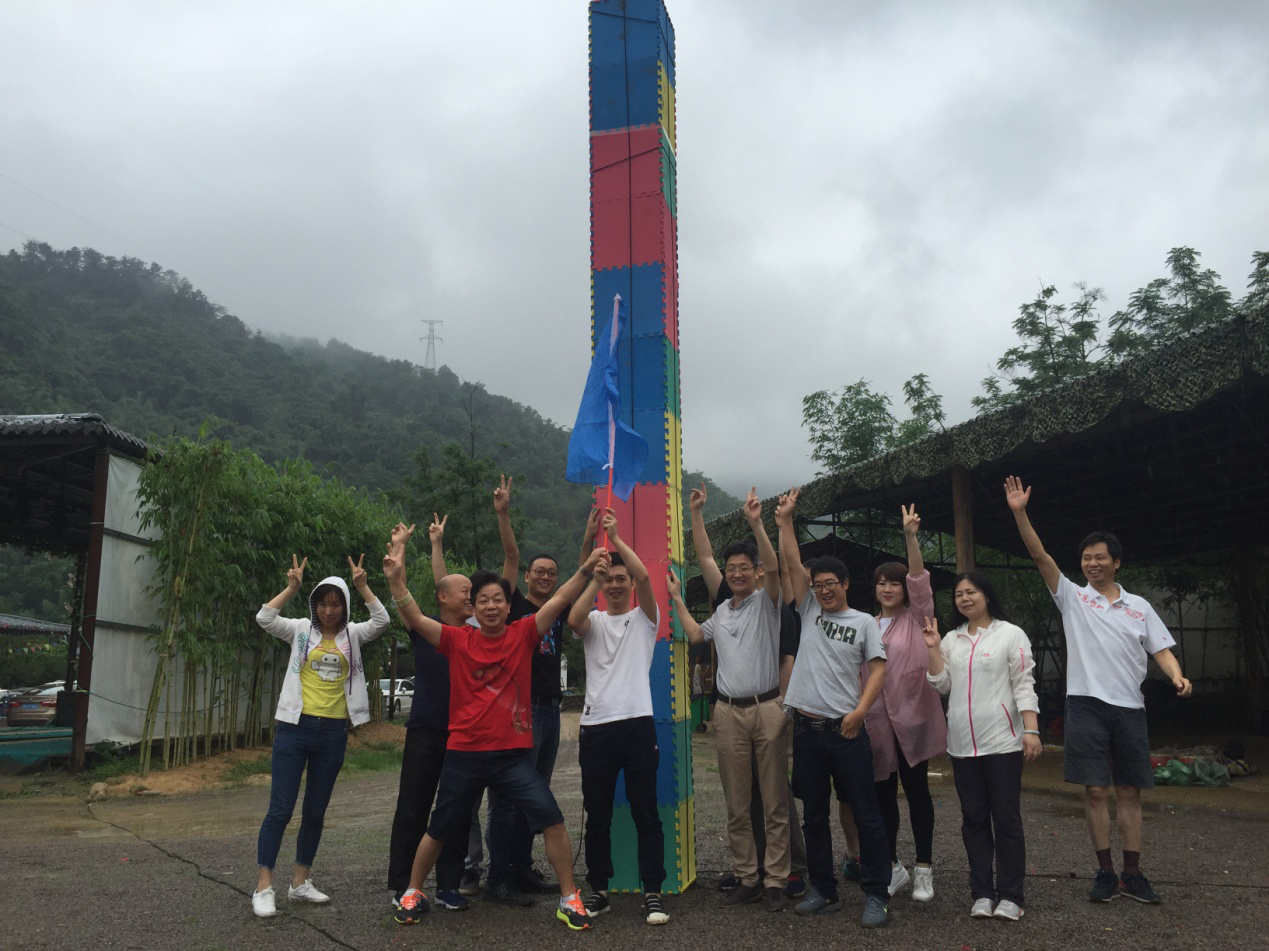 集團(tuán)公司本部舉辦員工拓展訓(xùn)練活動(dòng)