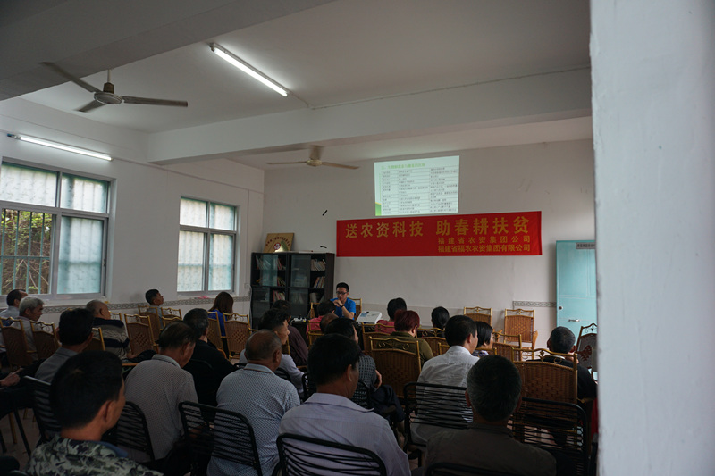 省農(nóng)資集團(tuán)婦女小組參加“送農(nóng) 資科技助春耕扶貧”活動(dòng)