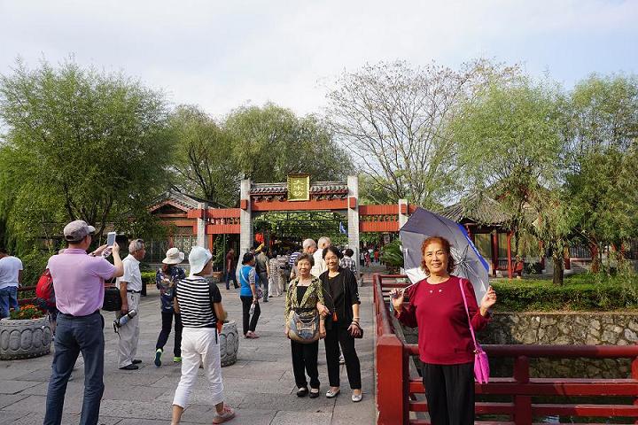 集團公司老干部重陽節(jié)橫店行