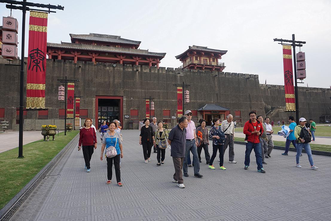 集團公司老干部重陽節(jié)橫店行