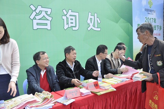 福農(nóng)莊稼醫(yī)院春耕農(nóng)資科技下鄉(xiāng)進平潭