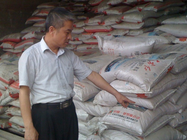 省發(fā)改委服務(wù)業(yè)處檢查我司省級(jí)救災(zāi)化肥儲(chǔ)備情況