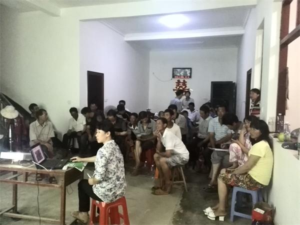 我司農(nóng)化部赴基層鄉(xiāng)村召開農(nóng)民會(huì)和葡萄技術(shù)講座