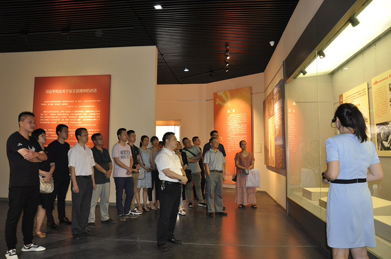 牢記為農(nóng)服務(wù)初心使命 增強干事創(chuàng)業(yè)能力--集團公司黨總支開展“不忘初心 牢記使命”暨慶祝建黨98周年主題黨日活動