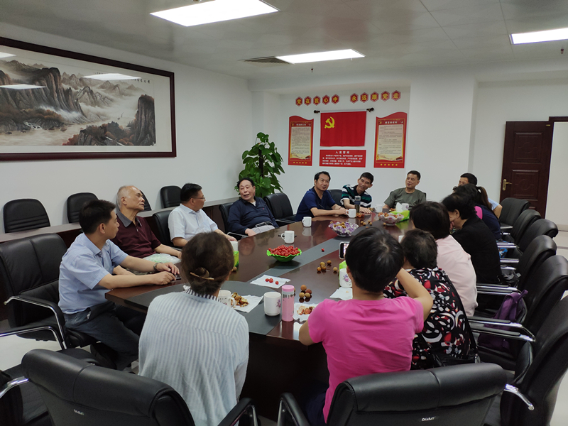 集團(tuán)公司本部老干部黨支部開展“重溫革命歷史 參觀企業(yè)新貌”主題黨日活動(dòng)