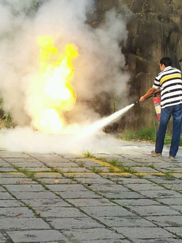 福建省農(nóng)資集團(tuán)廈門公司組織安全月消防演練