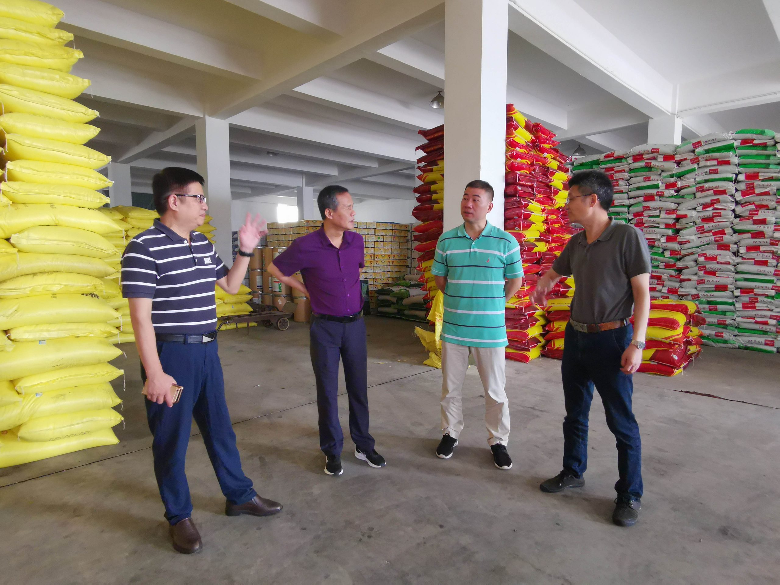 省發(fā)改委、省供銷社到子公司調(diào)研農(nóng)資儲(chǔ)備工作