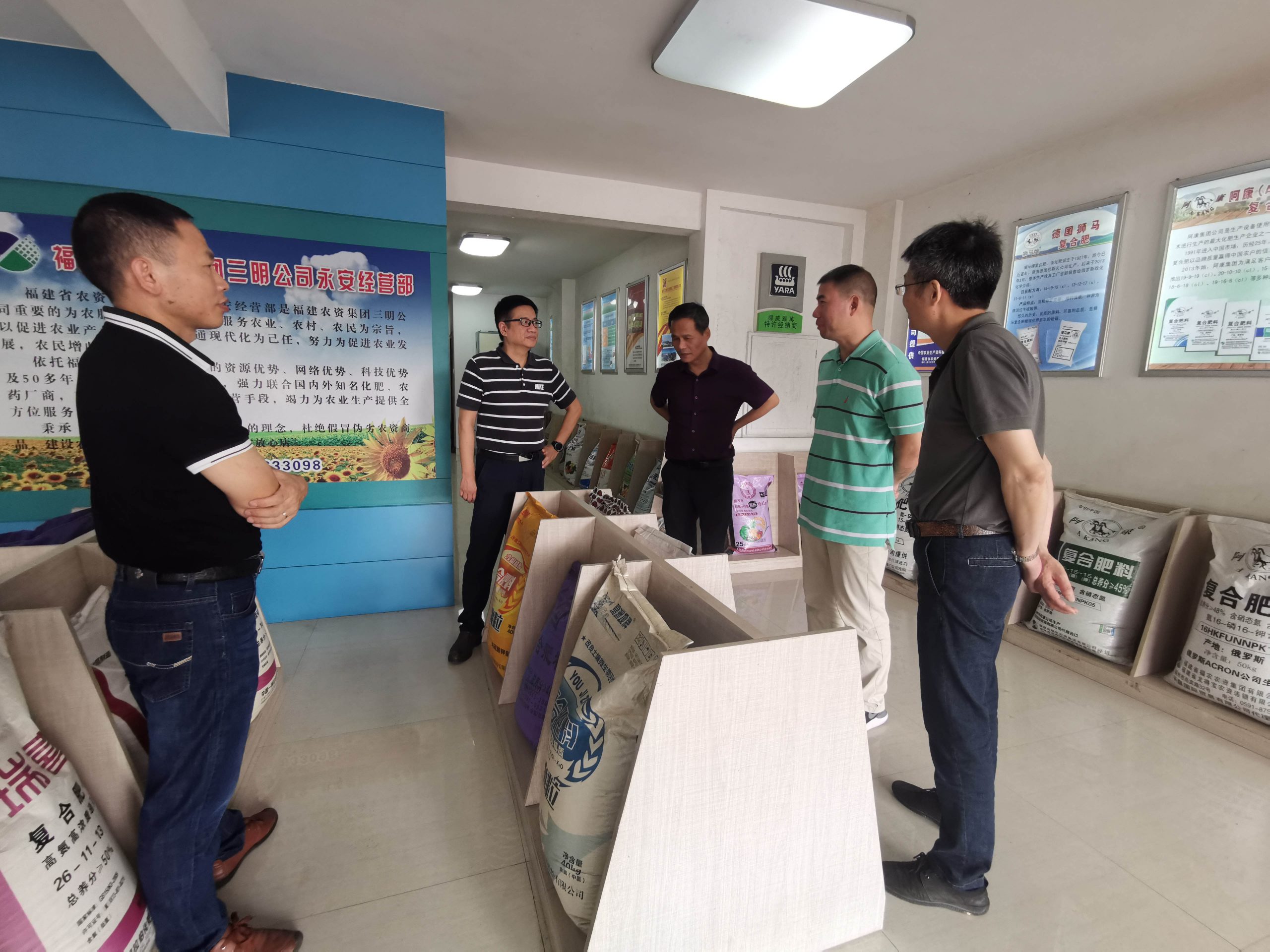 省發(fā)改委、省供銷社到子公司調(diào)研農(nóng)資儲(chǔ)備工作