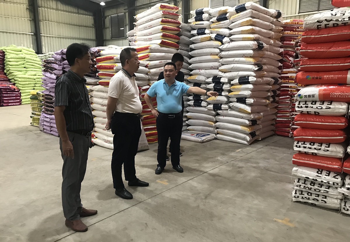 省供銷社副主任邱志向深入南平開展農(nóng)資專題調(diào)研