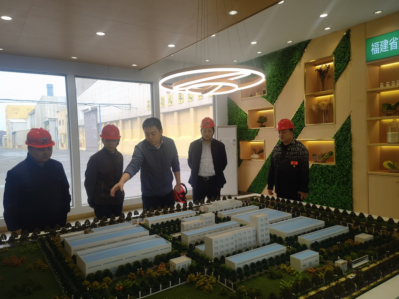 省社黨組成員、紀(jì)檢組組長鄭恢先到鑫源肥業(yè)調(diào)研指導(dǎo)