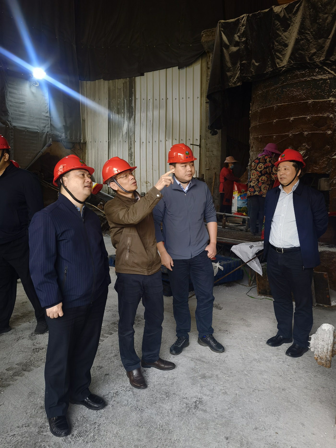 省社黨組成員、紀(jì)檢組組長鄭恢先到鑫源肥業(yè)調(diào)研指導(dǎo)