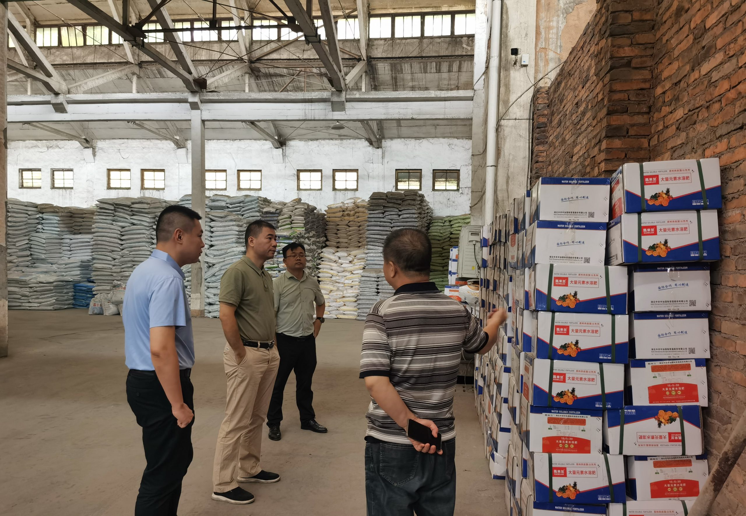 省發(fā)改委、省供銷社督查省級(jí)農(nóng)資儲(chǔ)備工作