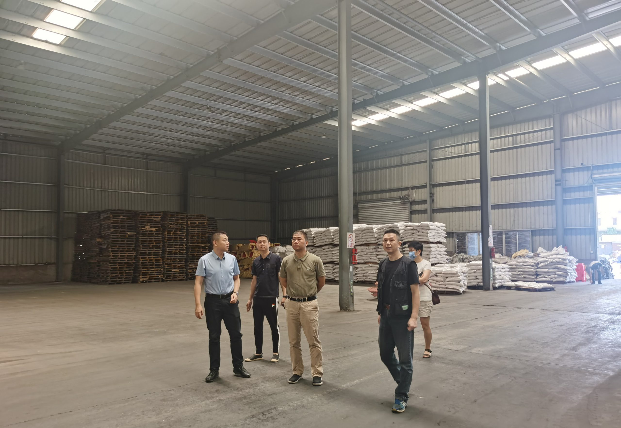 省發(fā)改委、省供銷社督查省級(jí)農(nóng)資儲(chǔ)備工作