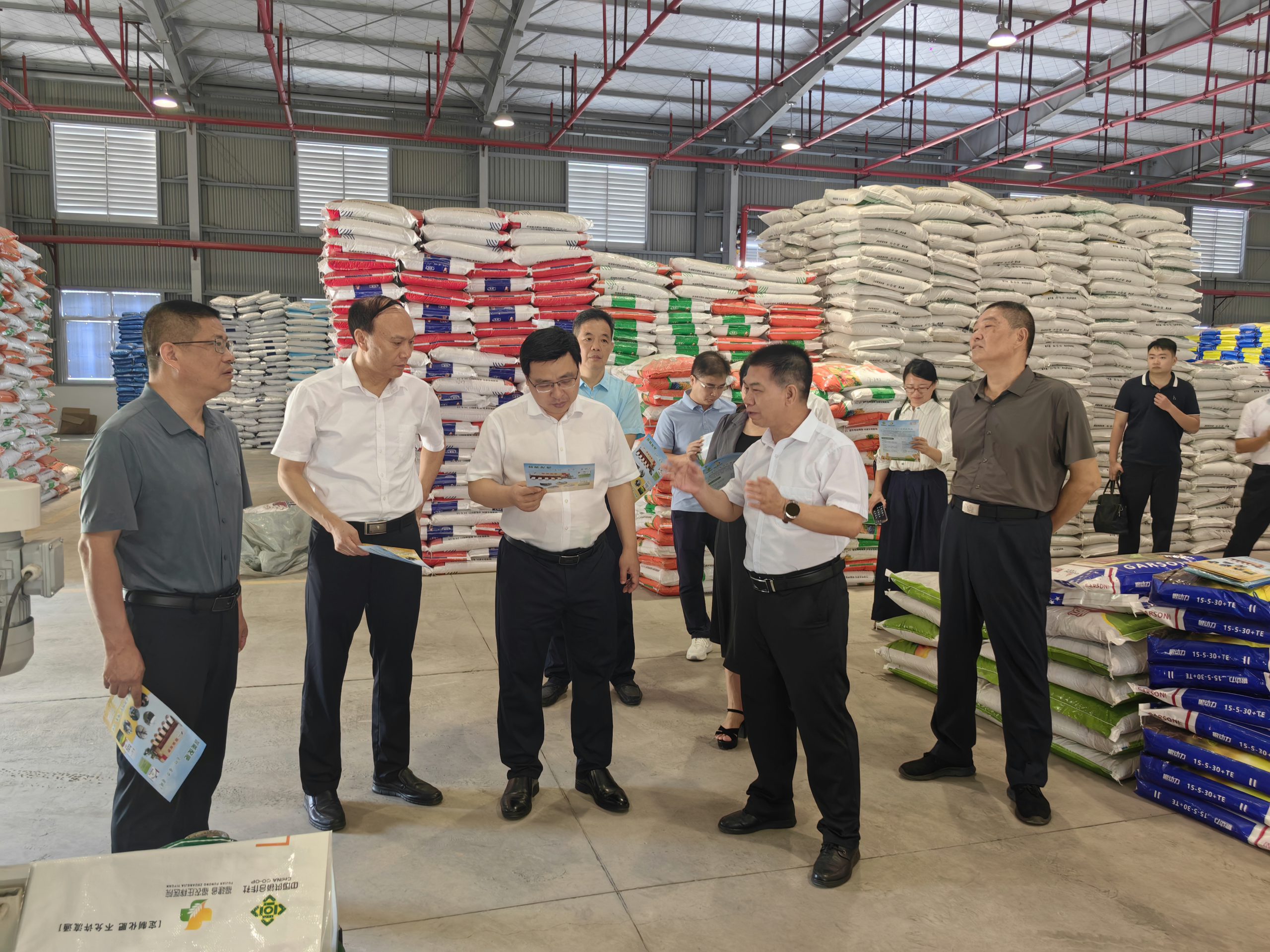 龍巖市政府領導到閩西公司調(diào)研農(nóng)資保供穩(wěn)價工作